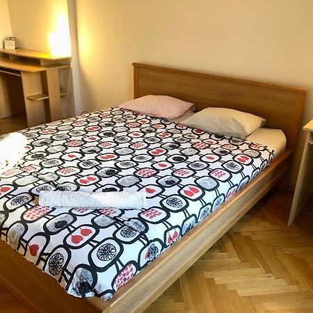 Chez Jitka Et Gautier - A Great Alternative To A Hotel Prague Exterior photo